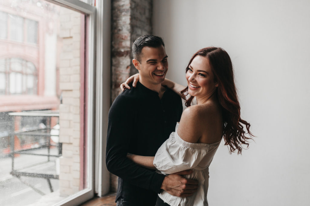 athena-and-camron-embracing-connection-masterclass-anna-travis-how-to-invite-pose-prompt-joy-in-photography12